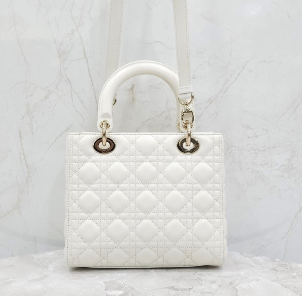 [럭스유] 디올 레이디 디올 백 미디움 화이트 금장