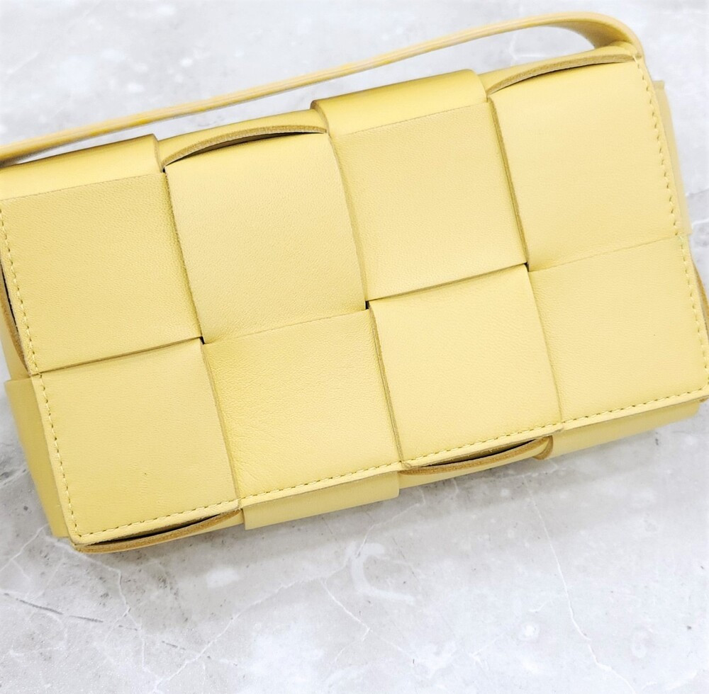 [럭스유] 보테가베네타 인트레치아토 카세트 벨트백 668572