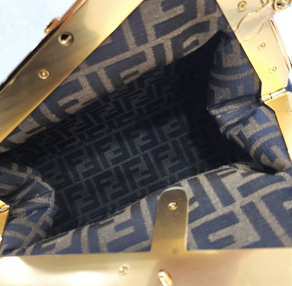 [럭스유] (새상품) 펜디 퍼스트 미디움 나파 블랙 숄더백 8BF127