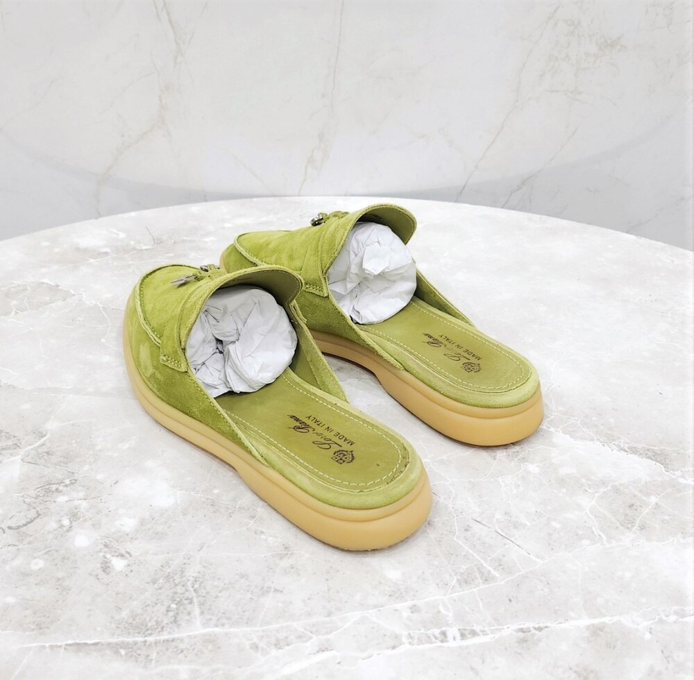 [럭스유] 36.5 / 로로피아나 바부슈 참스 스웨이드 뮬 슬리퍼