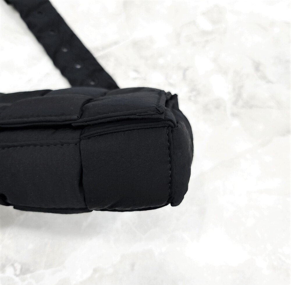 [럭스유] 보테가베네타 블랙 카세트 테크 미니 크로스백 679763