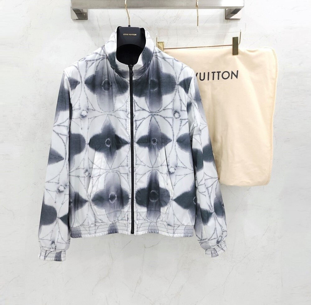 [럭스유] 50 / 루이비통 모노그램 시보리 리버서블 믹스 레더 블루종 자켓