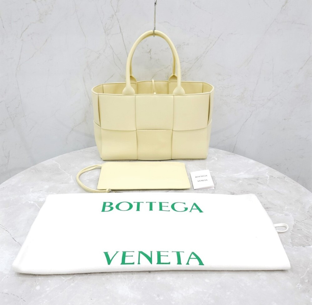 [럭스유] 보테가베네타 인트레치아토 미디엄 아르코 토트백