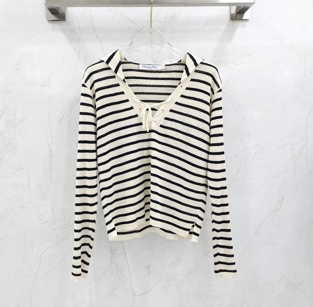 [럭스유] 36 / 디올 리비에라 레이스업 네크라인 스웨터 544S61A7034