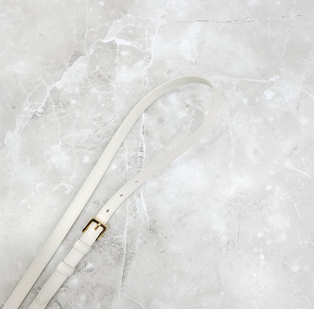 [럭스유] (새상품) 디올 CD 시그니처 오벌 카메라백 라떼 카프스킨 S2201UMFV