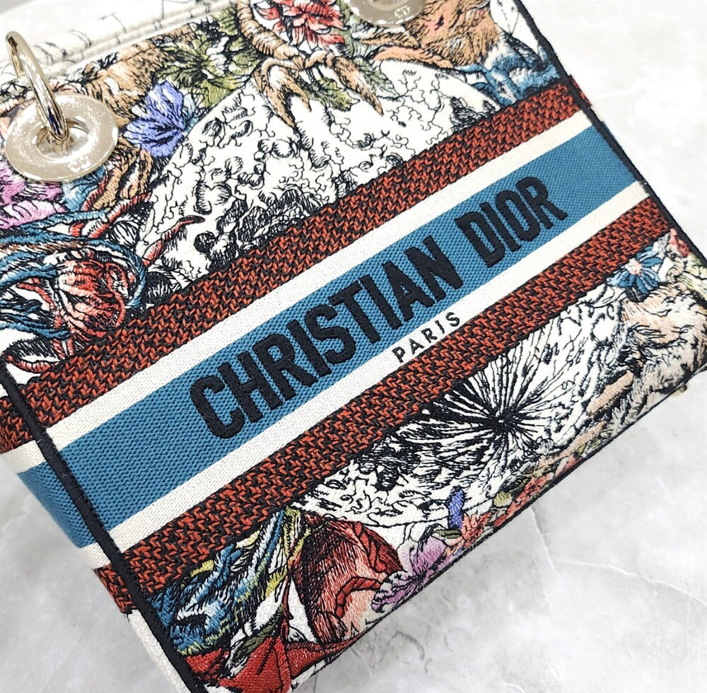 [럭스유] 디올 자수 레이디 디라이트 백 미디엄 라떼 멀티