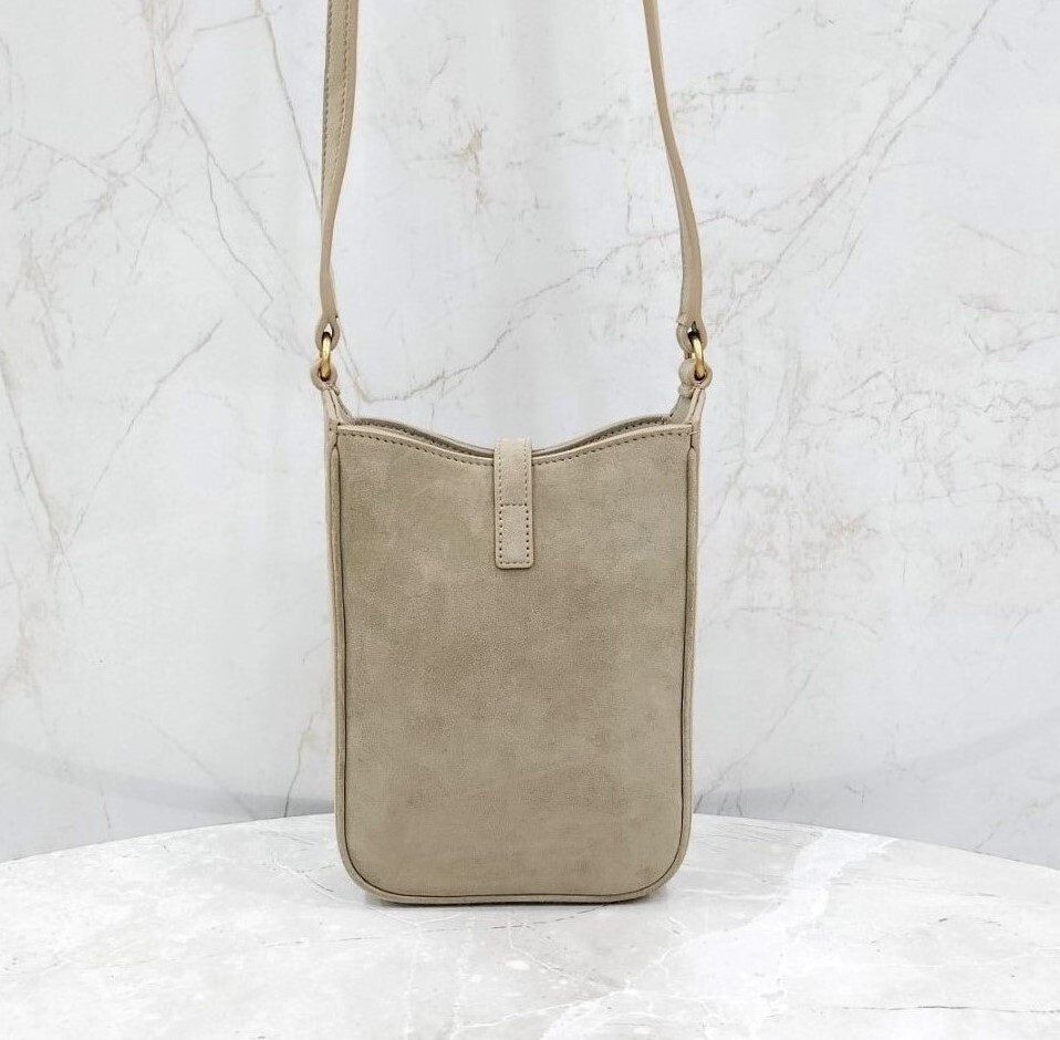 [럭스유] 생로랑 Le5A7 버티컬 스웨이드 파우치 크로스백 735214