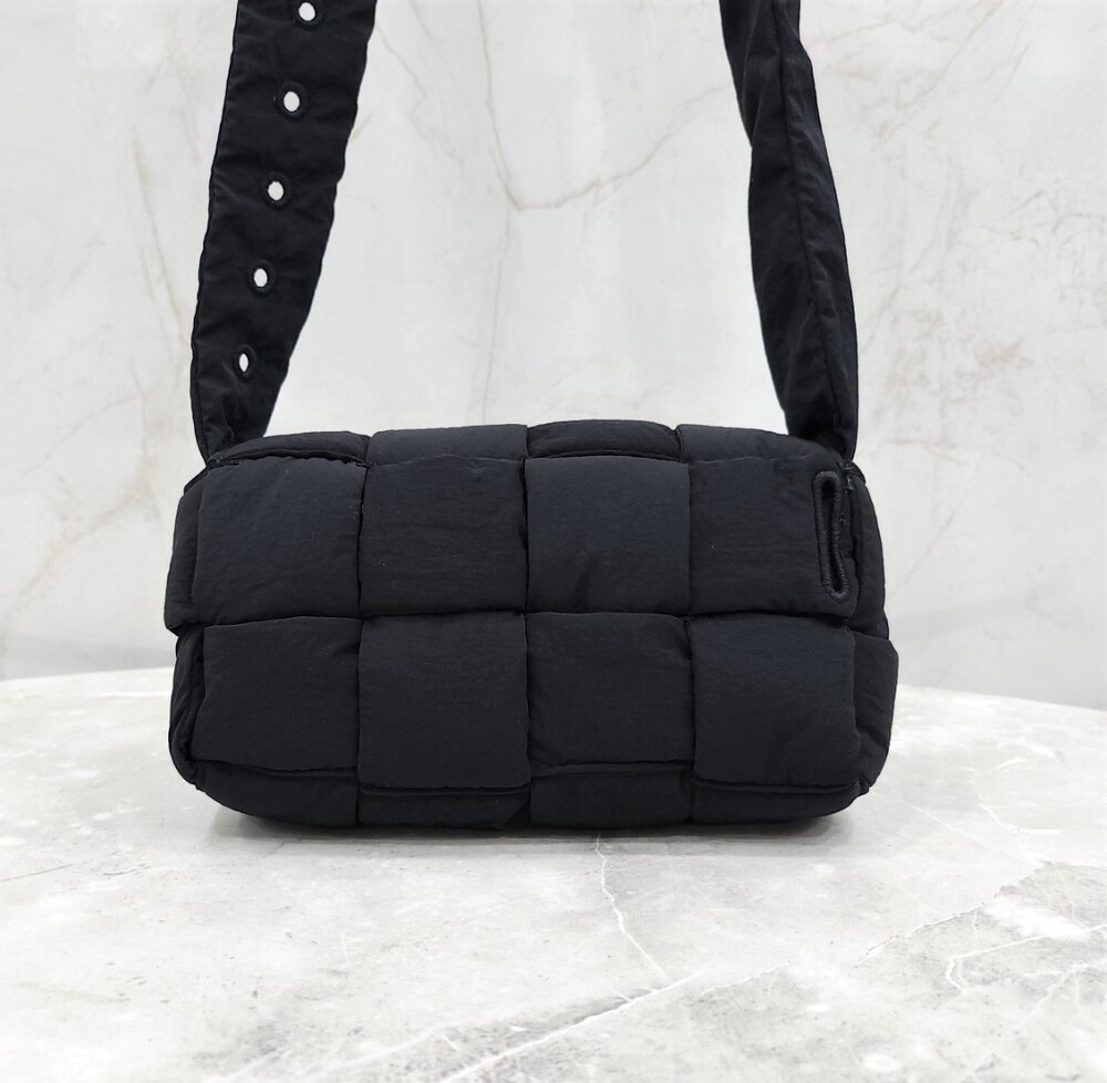 [럭스유] 보테가베네타 블랙 카세트 테크 미니 크로스백 679763