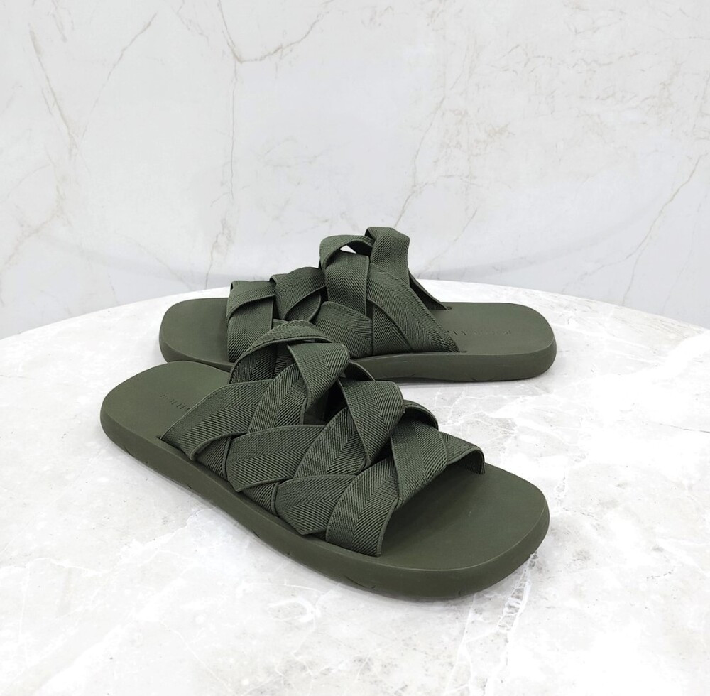 [럭스유] 42 / 보테가베네타 카키 인트레치아토 슬리퍼