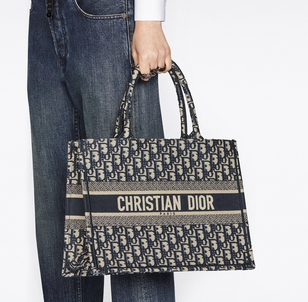 [럭스유] 디올 오블리크 북토트 미디엄 백 화이트 골드 M1296ZTQR_M981