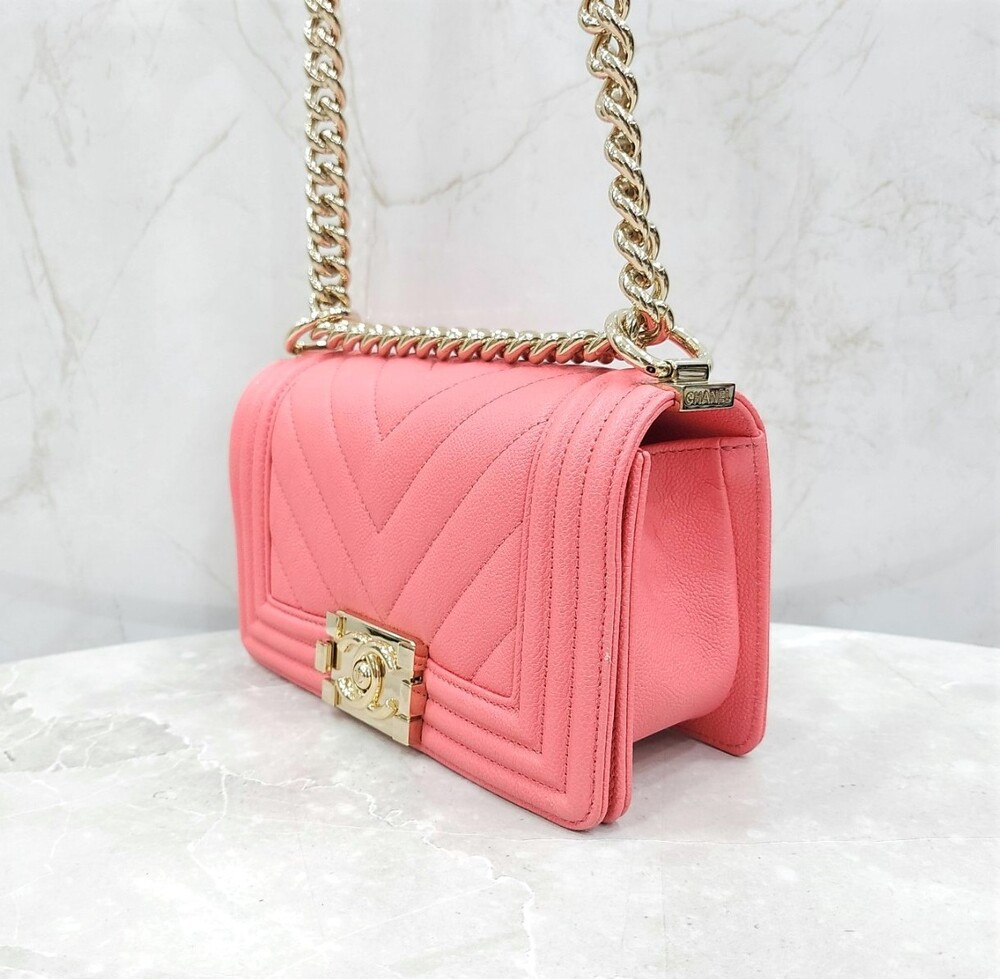[럭스유] 샤넬 쉐브론 보이백 스몰 캐비어 핑크 금장 신형내장칩