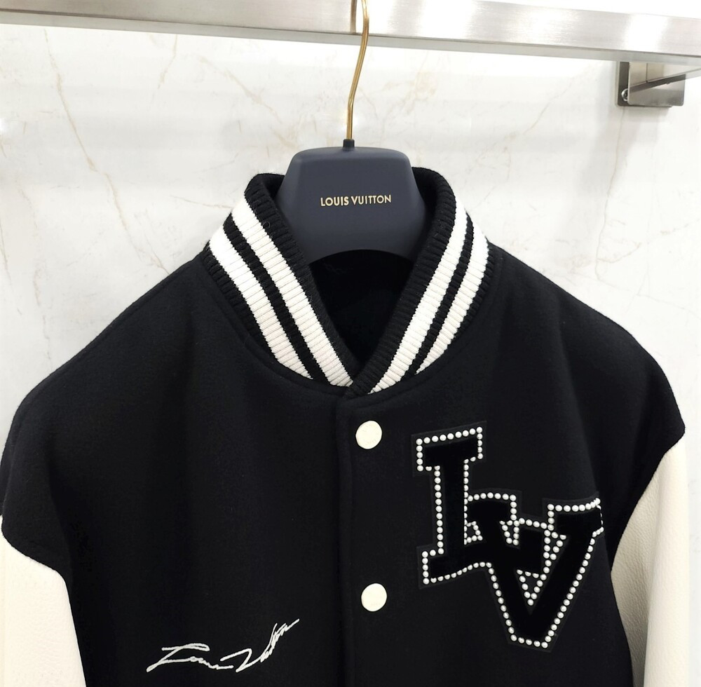 [럭스유] (새상품) 50 / 루이비통 LV 시그니처 바시티 블루종 자켓 1AFINS