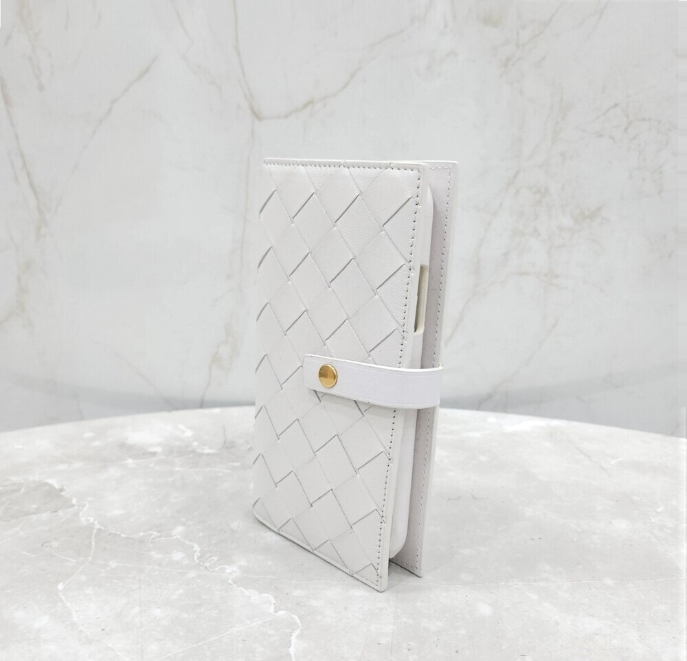 [럭스유] (새상품) 보테가베네타 화이트 인트레치아토 위빙 아이폰케이스