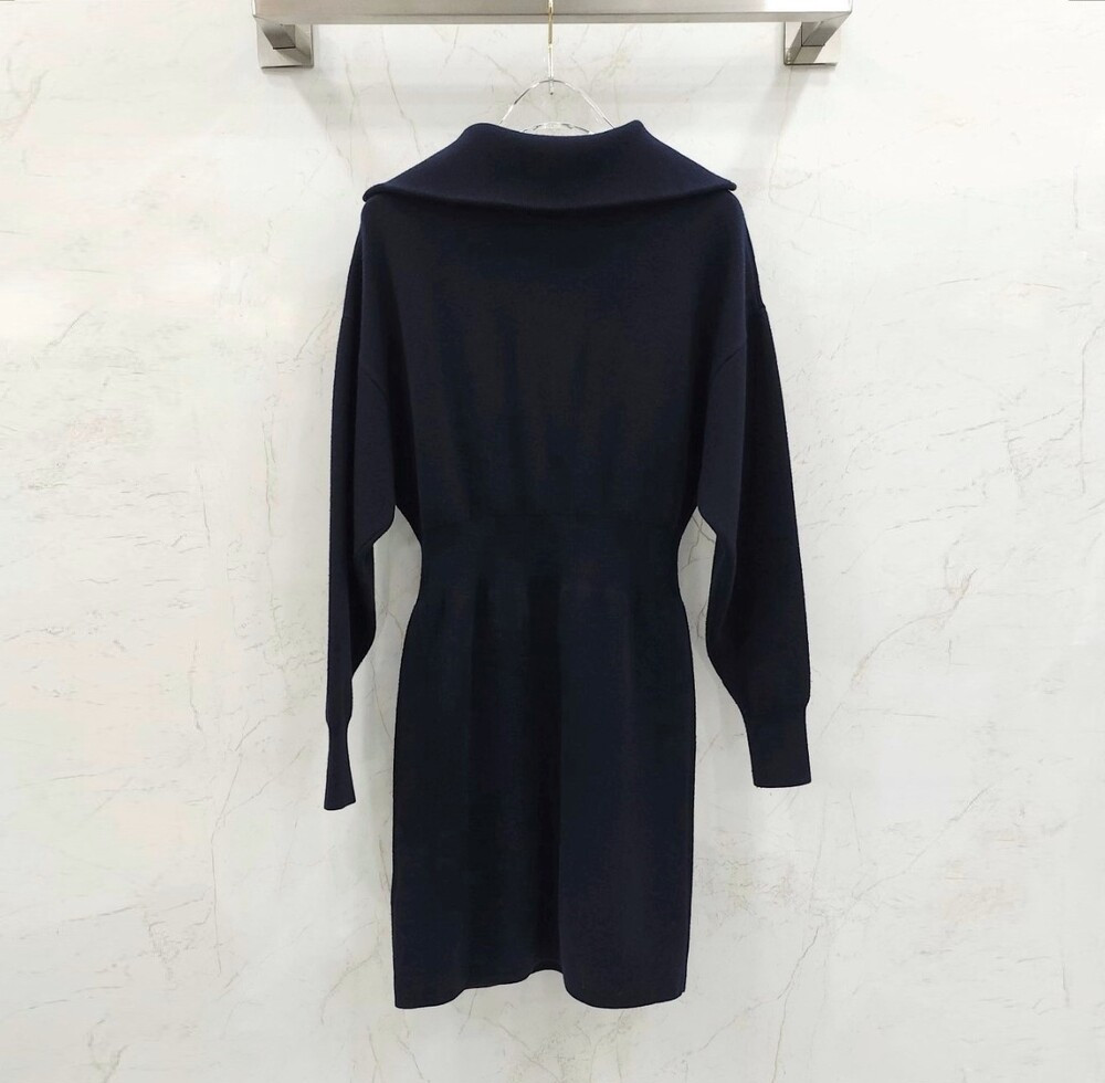 [럭스유] 36 / 이자벨마랑 로고자수 니트 원피스