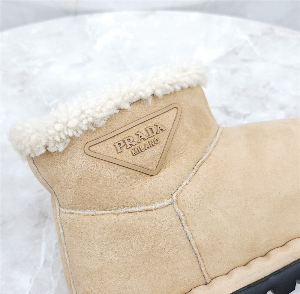 [럭스유] (새상품) 35.5 / 프라다 스웨이드 시어링 어그 부츠 1T217N