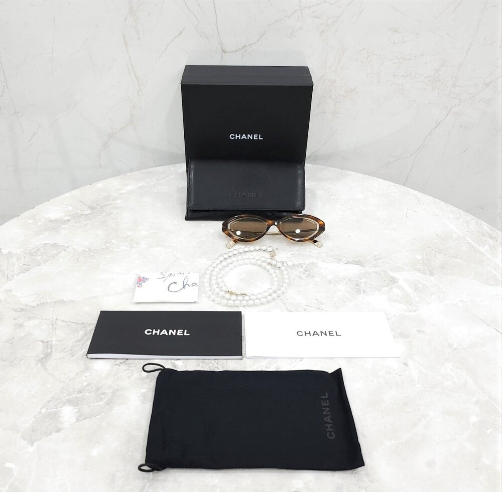 [럭스유] (새상품) 샤넬 캣아이 진주 스트랩 선글라스 A71356