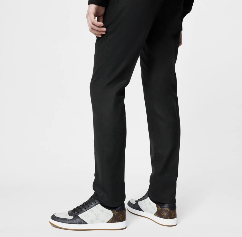 [럭스유] 9 / 루이비통 모노그램 리볼리 스니커즈 1A8WG8