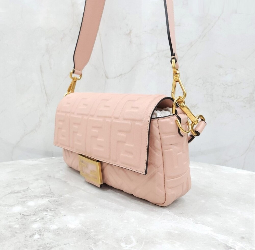 [럭스유] 펜디 아이코닉 핑크 레더 바게트 숄더백 8BR600