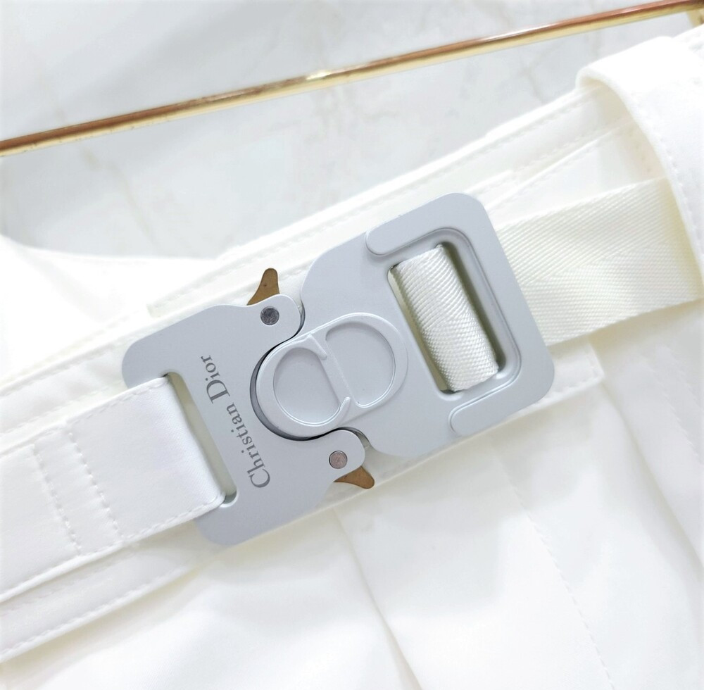 [럭스유] 46 / 디올 X 사카이 한정판 CD 버클 크롭 팬츠 213C122B4451