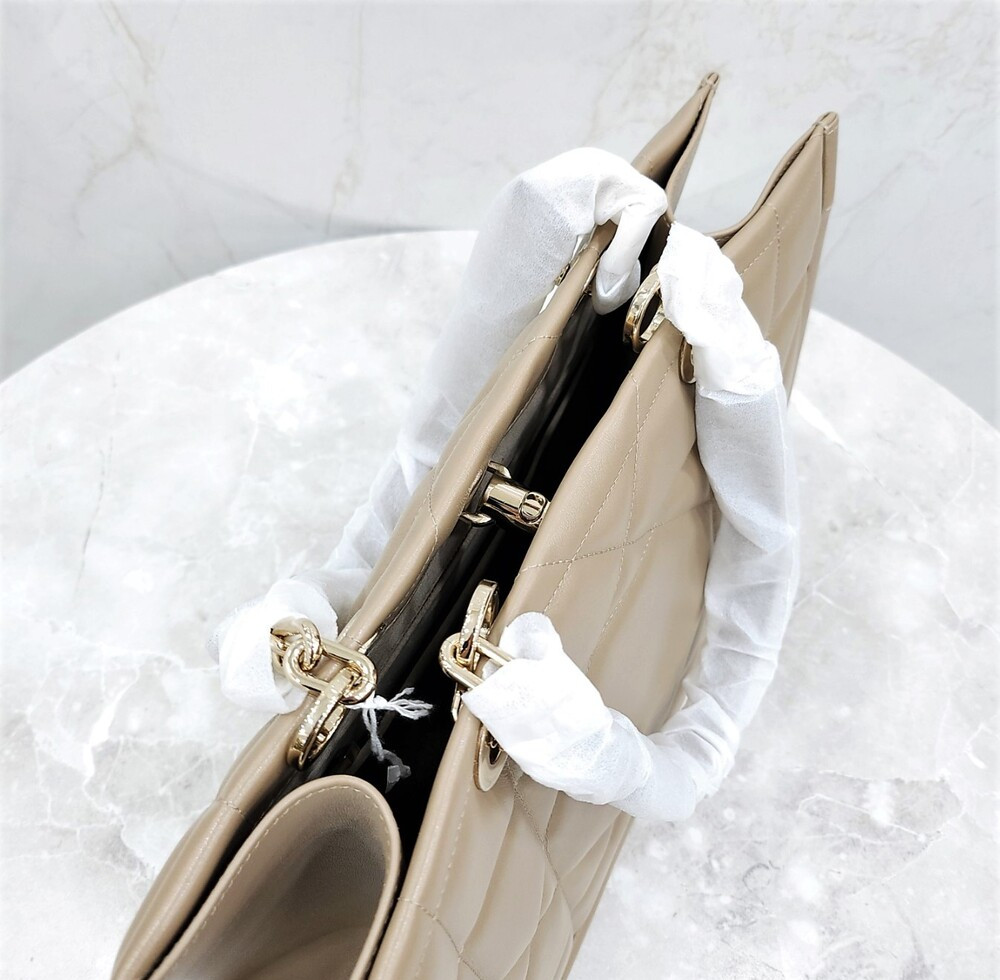 [럭스유] (새상품) 디올 레더 에센셜 토트백 M8721OZVJ