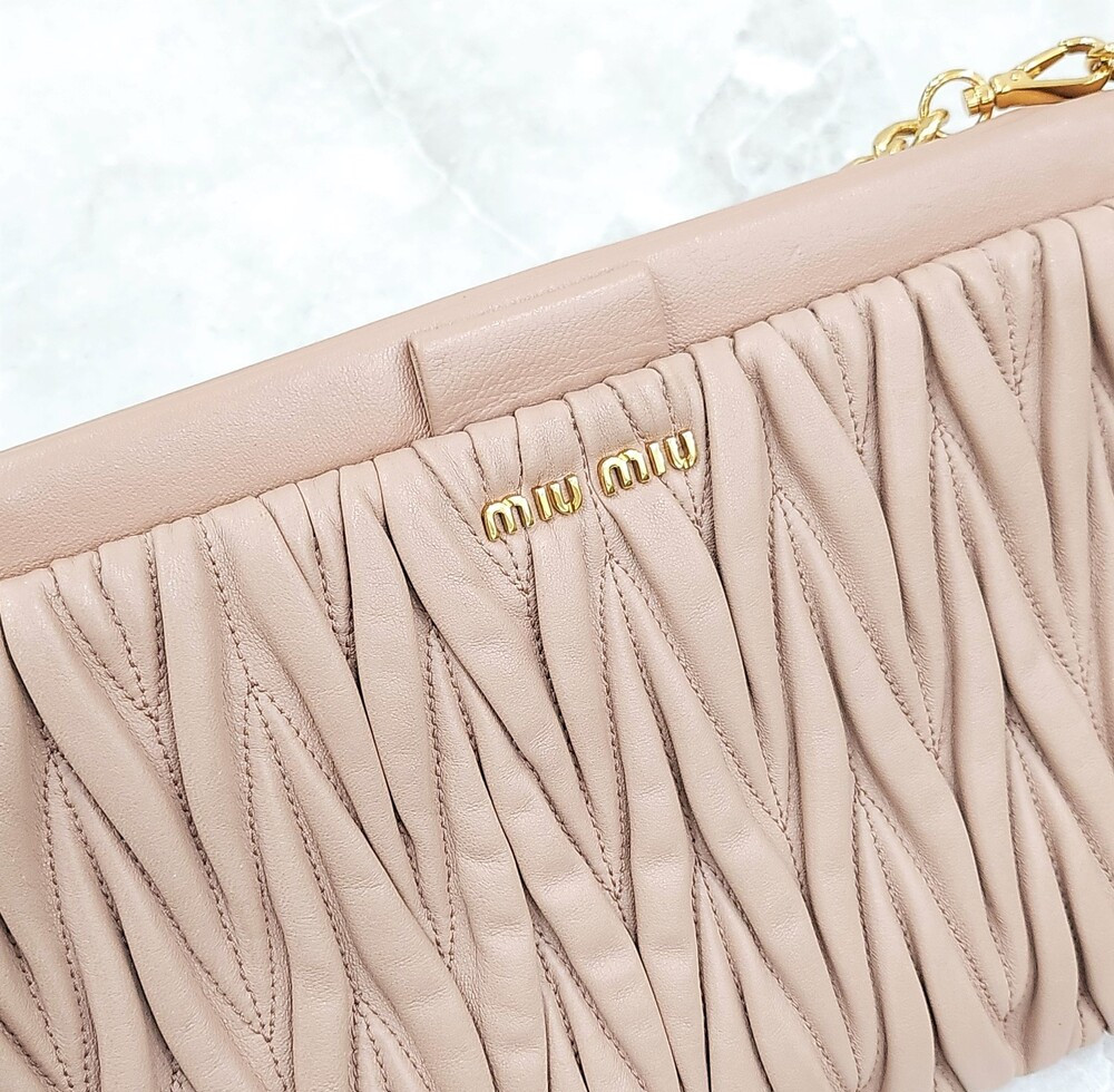 [럭스유] 미우미우 마테라쎄 금장 나파 클러치 체인 크로스백