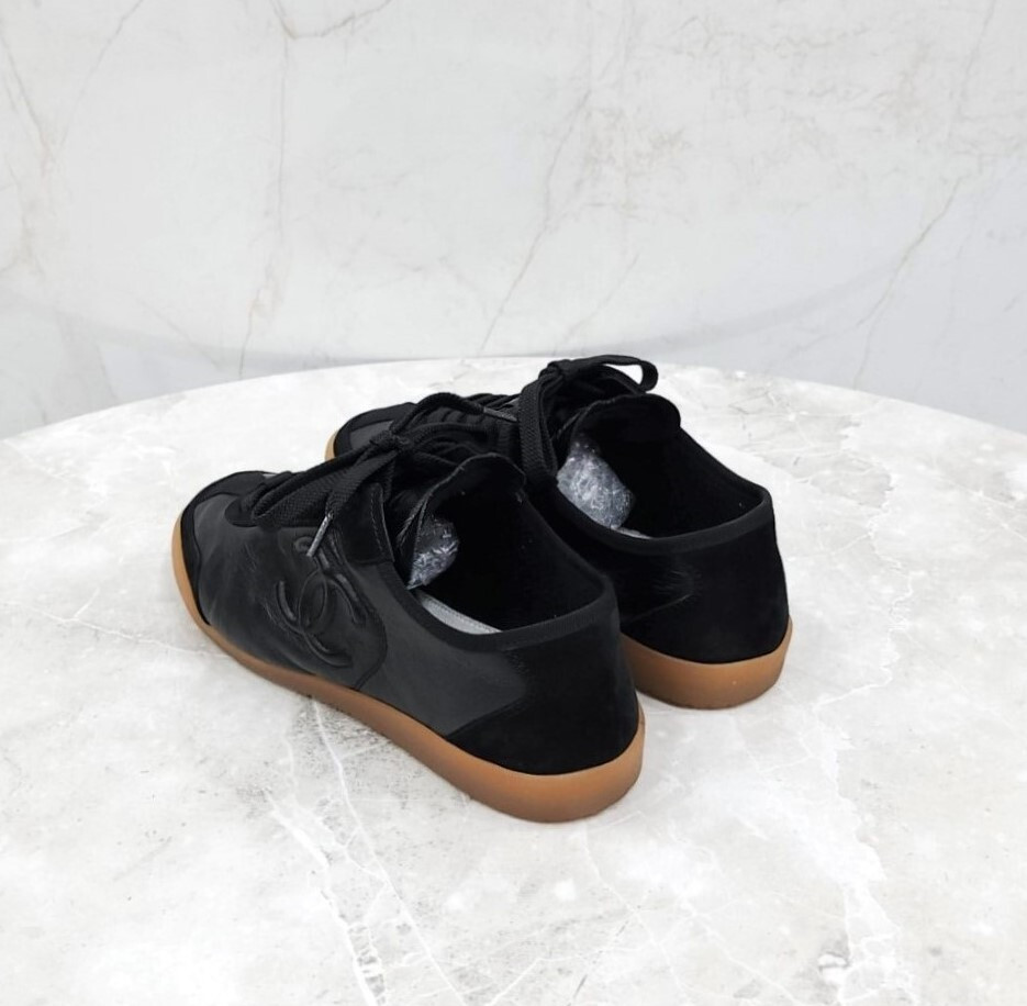 [럭스유] 37 / 샤넬 24FW CC로고 벨벳 카프스킨 스니커즈 G45996