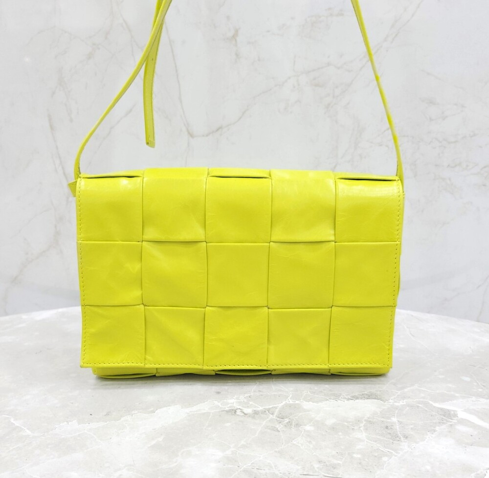 [럭스유] 보테가베네타 네온 카세트 크로스바디 백