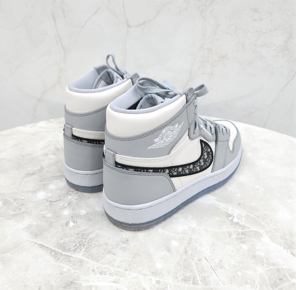 [럭스유] 42 / 디올 X 나이키 에어조던1 하이 OG 스니커즈