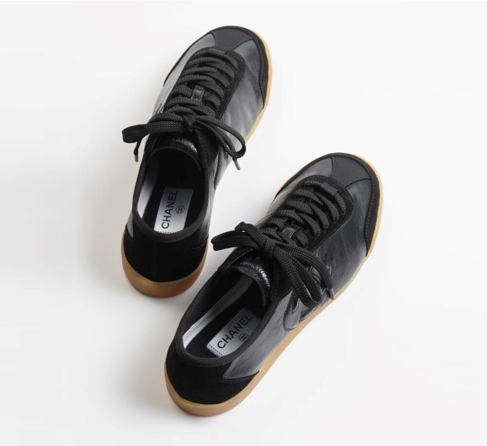 [럭스유] 37 / 샤넬 24FW CC로고 벨벳 카프스킨 스니커즈 G45996