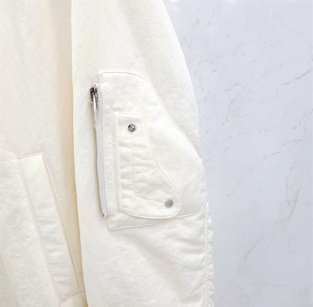 [럭스유] 50 / 디올 X 캑터스 잭 자수 로고 봄버 자켓