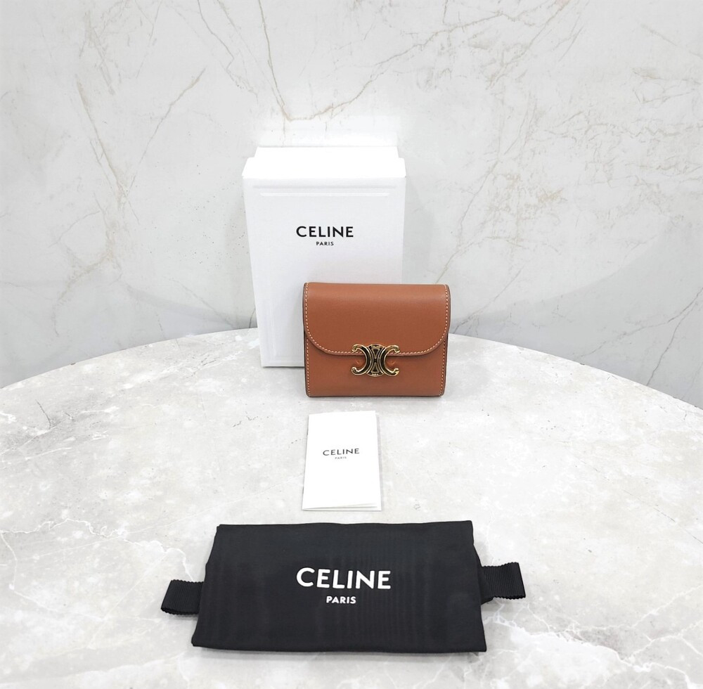 [럭스유] 셀린느 스몰 트리옹프 플랩 지갑 10D783BZG