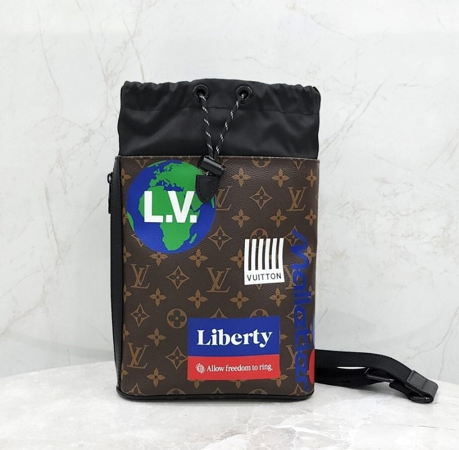 [럭스유] 루이비통 모노그램 월드투어 초코 슬링백 M44625