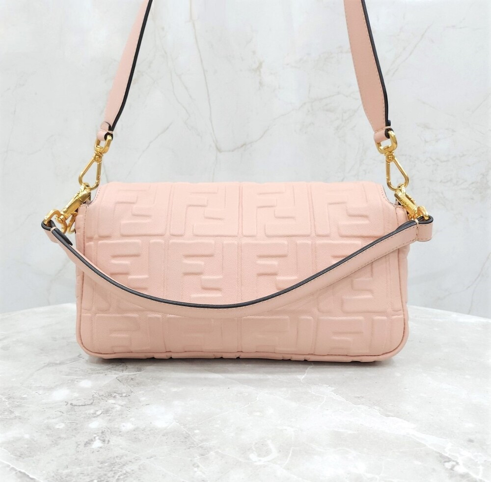 [럭스유] 펜디 아이코닉 핑크 레더 바게트 숄더백 8BR600