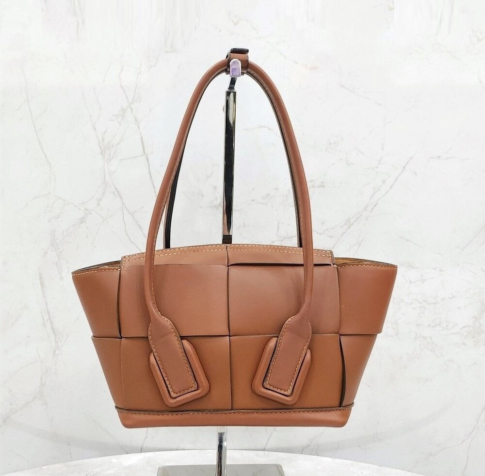 [럭스유] 보테가베네타 미니 아르코 레더 토트백 575943