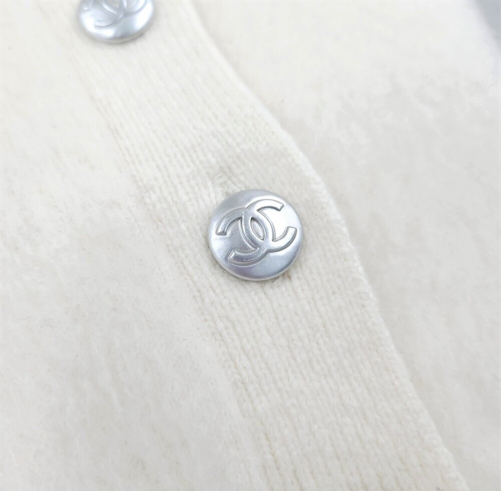 [럭스유] (새상품) 34 / 샤넬 CC로고 버튼 캐시미어 울 가디건 P70776