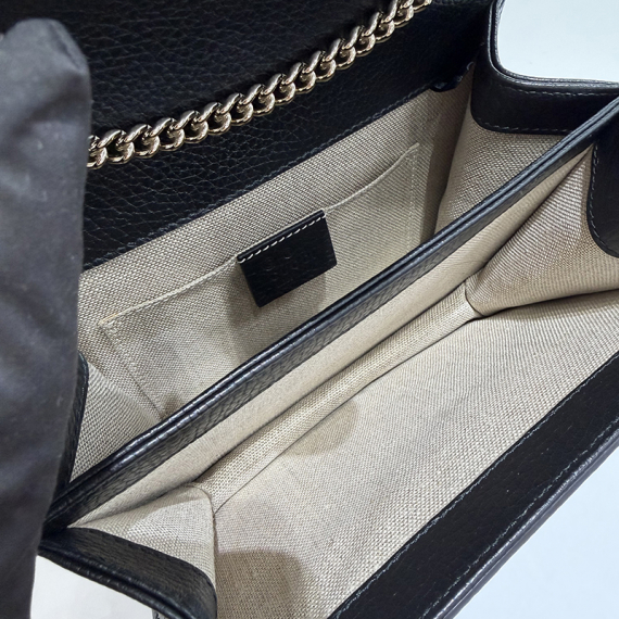 구찌 인터로킹 GG 스몰 체인 숄더백 510304