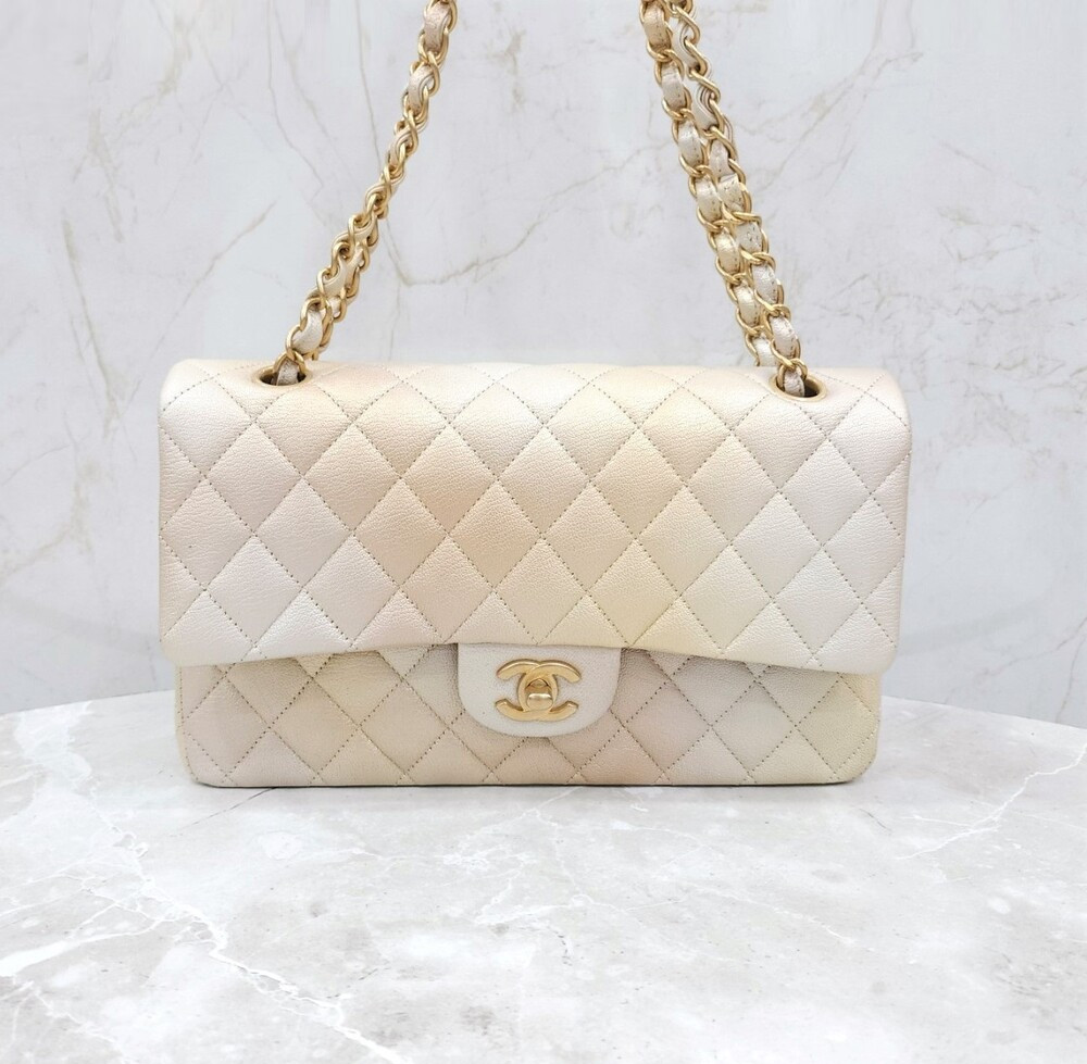 [럭스유] 샤넬 클래식 미디움 플랩백 신형내장칩