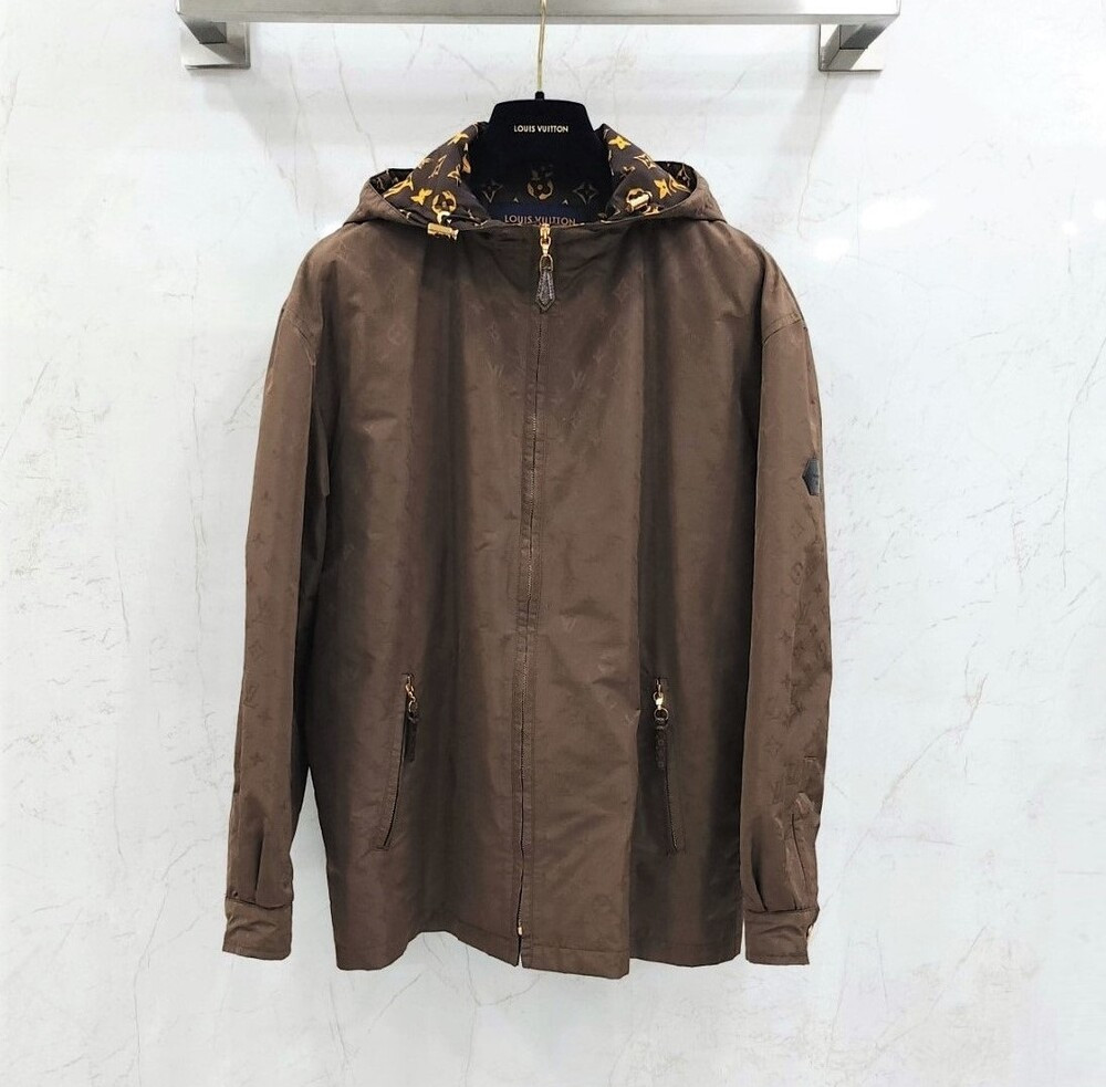 [럭스유] 40 / 루이비통 X LV 모노그램 윈드 브레이커 자켓 1A83RM
