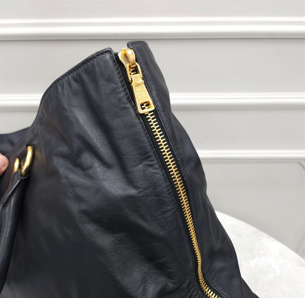 [럭스유] 프라다 소프트 카프 쇼퍼백