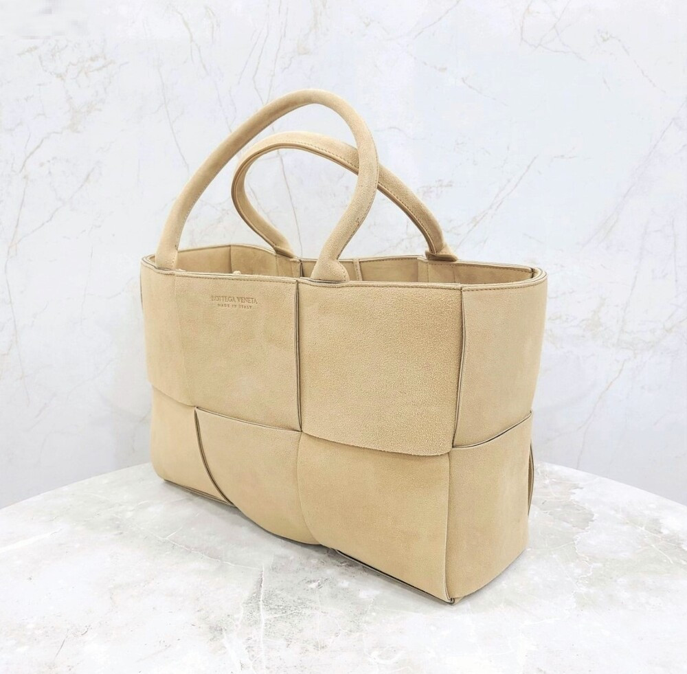 [럭스유] 보테가베네타 스웨이드 아르코 미디엄 토트백 609175