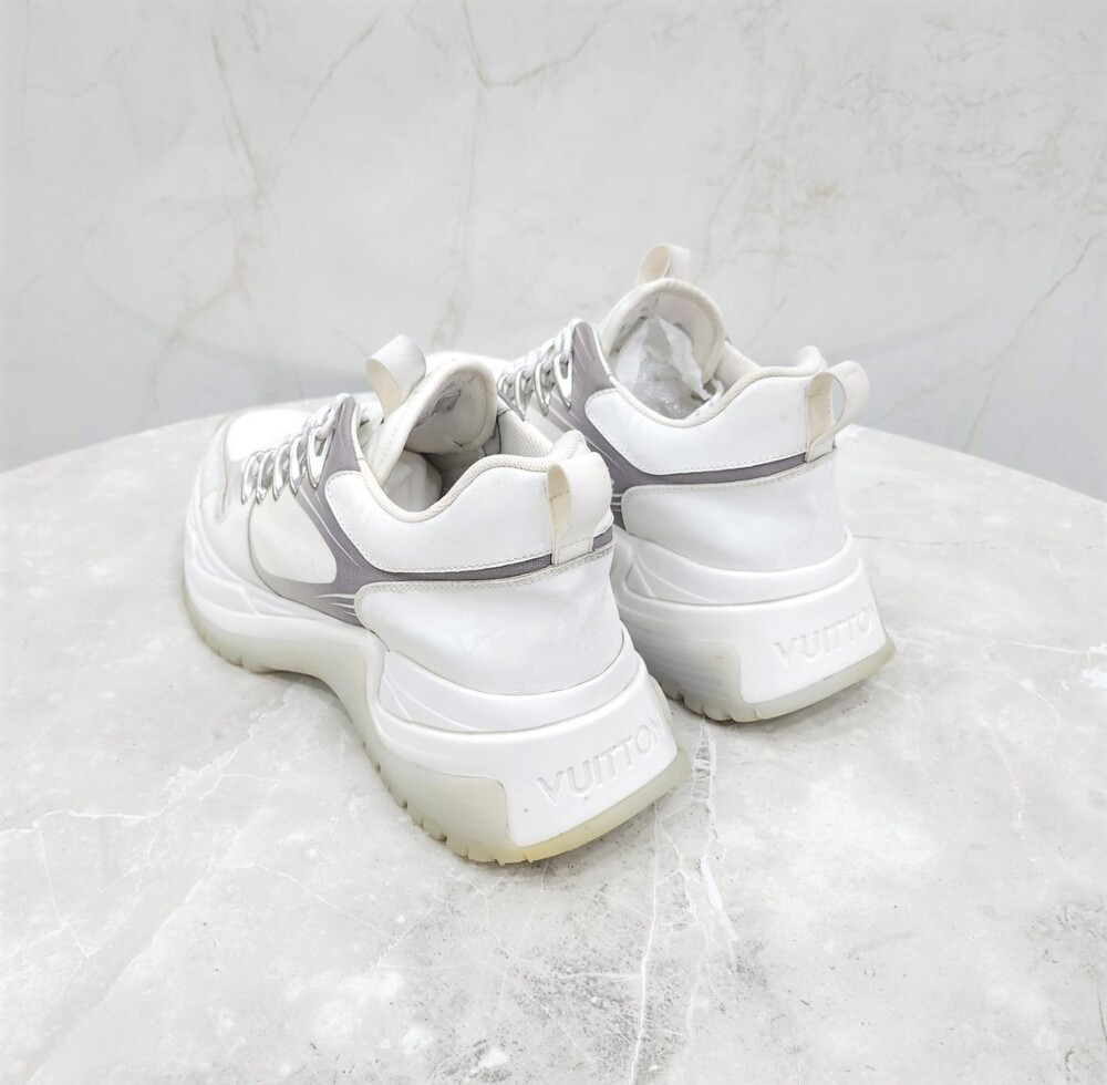 [럭스유] 6.5 / 루이비통 화이트 모노그램 펄스 런어웨이 스니커즈