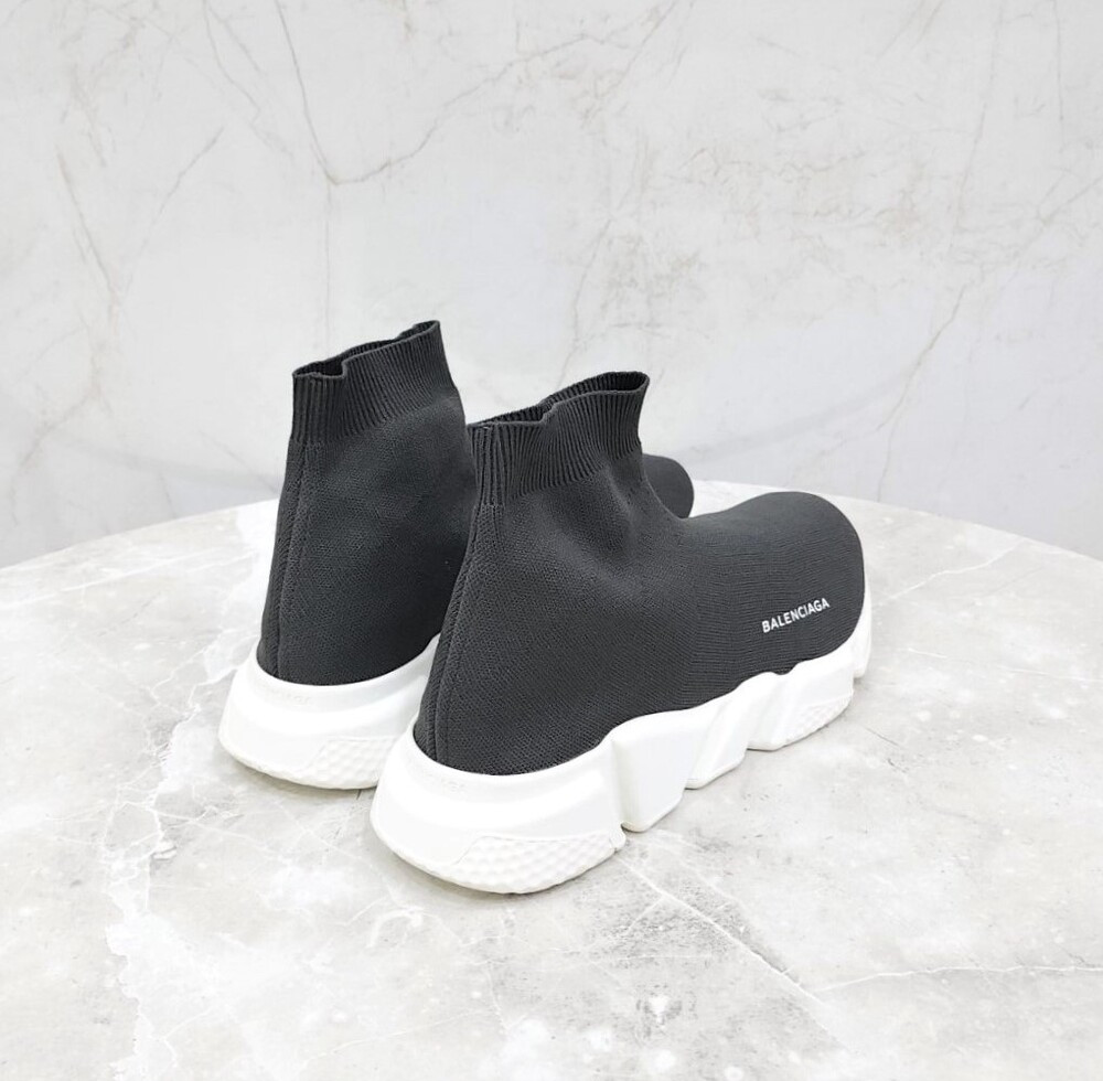 [럭스유] (새상품) 41 / 발렌시아가 스피드러너 스니커즈 다크그레이