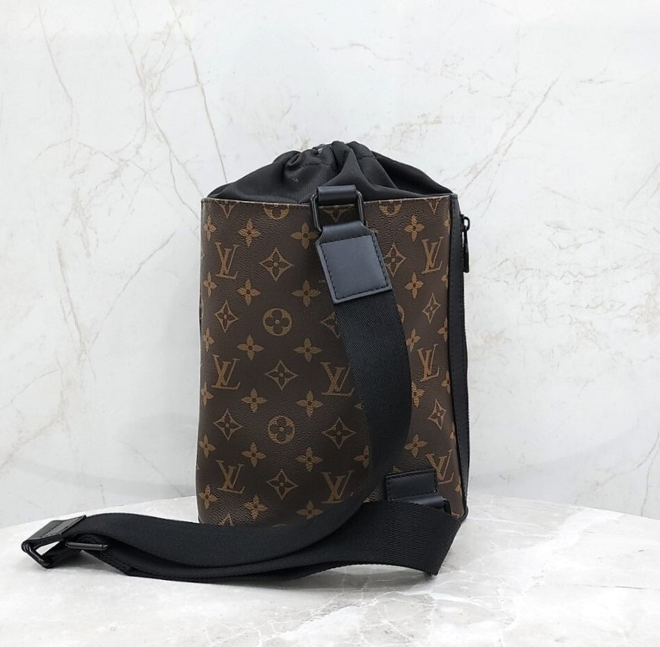 [럭스유] 루이비통 모노그램 월드투어 초코 슬링백 M44625