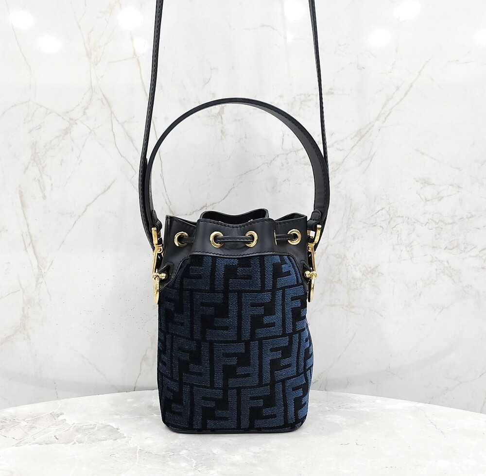 [럭스유] 펜디 FF 몬트레조 레더 버킷 미니백 8BS010