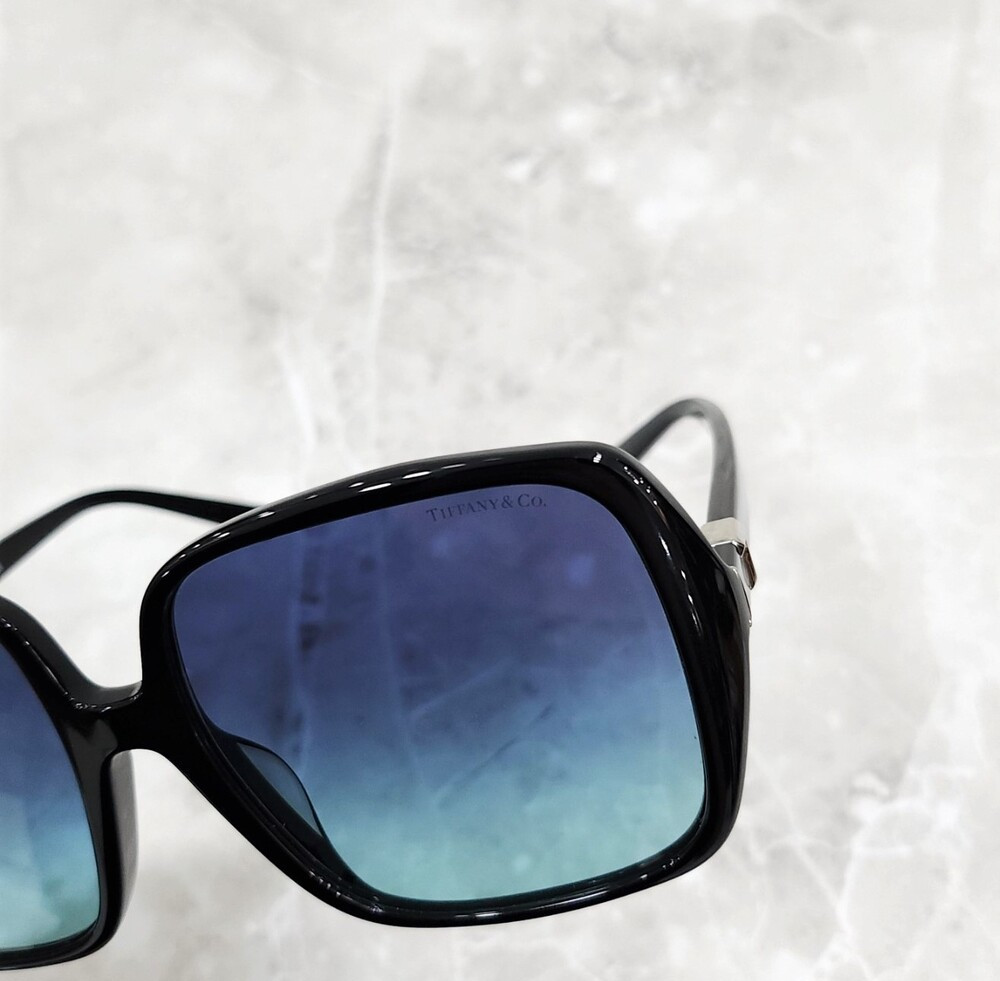 [럭스유] (새상품) 티파니앤코 스퀘어 그라디언트 T 선글라스 0TF4211D