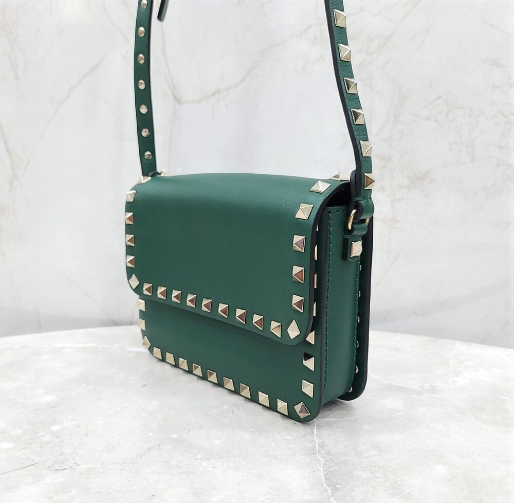 [럭스유] 발렌티노 그린 락스터드 크로스백