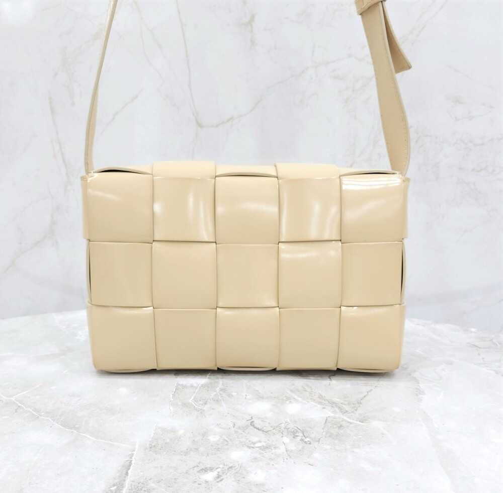 [럭스유] 보테가베네타 카세트 인트레치아토 크로스백 578004