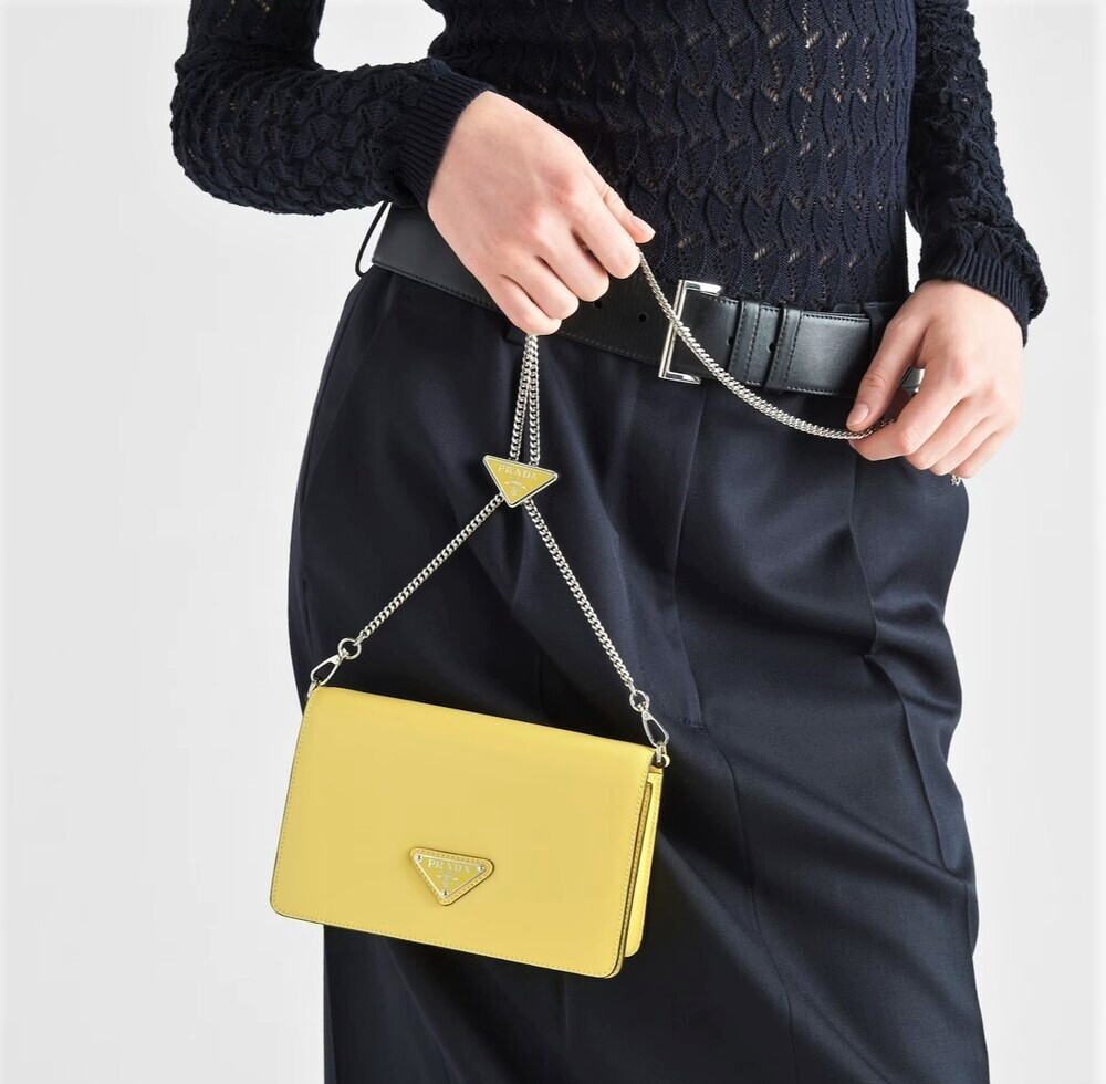 [럭스유] 프라다 옐로우 브러쉬드 레더 숄더백