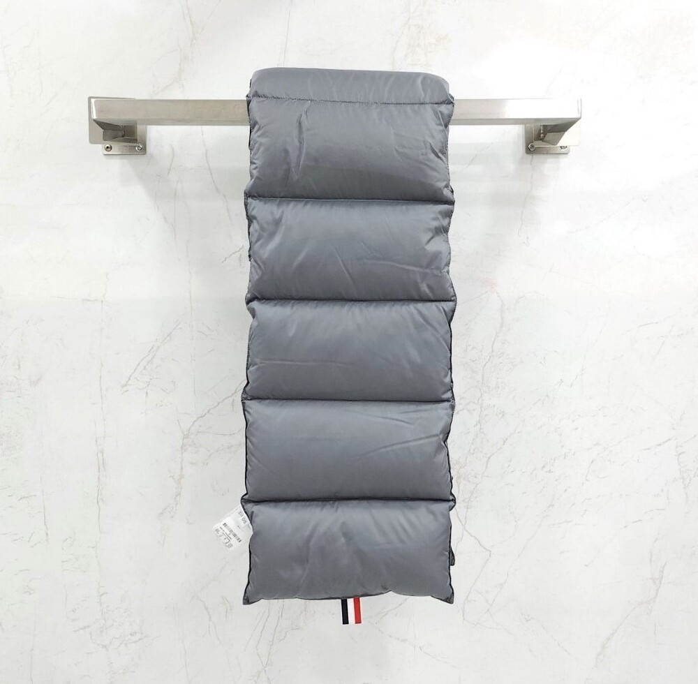 [럭스유] (새상품) 톰브라운 4바 패딩 머플러