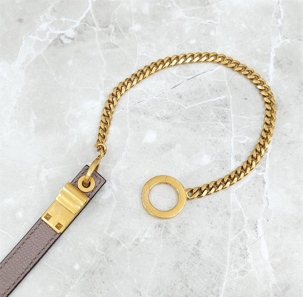 [럭스유] 발렌티노 가라바니 브이 슬링 클레이 크로스백